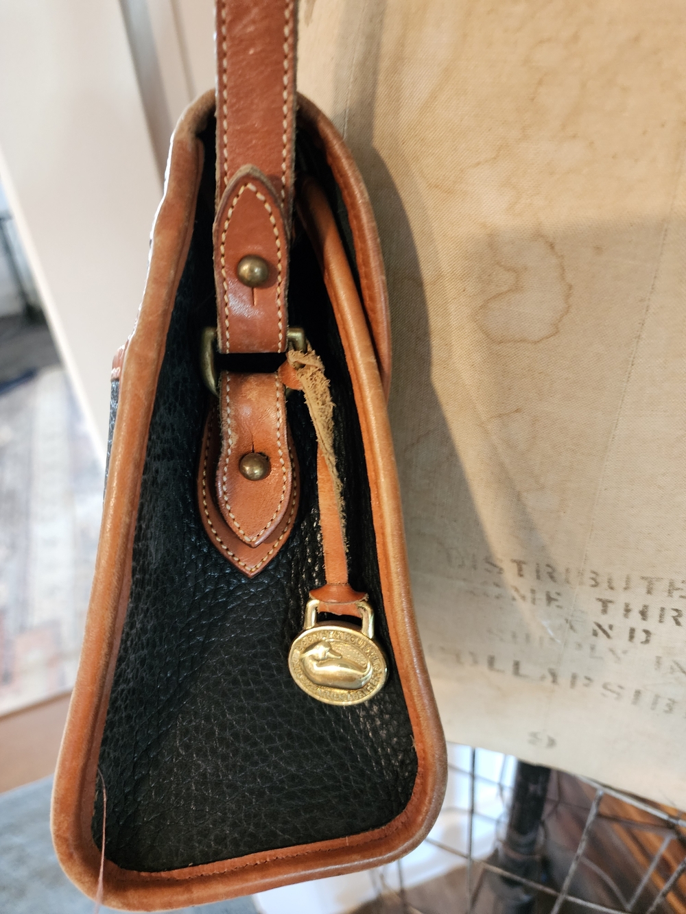 Vintage Dooney & Bourke Black Pebbled Leather Purse. - Picture 3 of 9